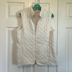 Quilted vest. Winter white/cream. Sz Small (6) Very light weight. Pockets
